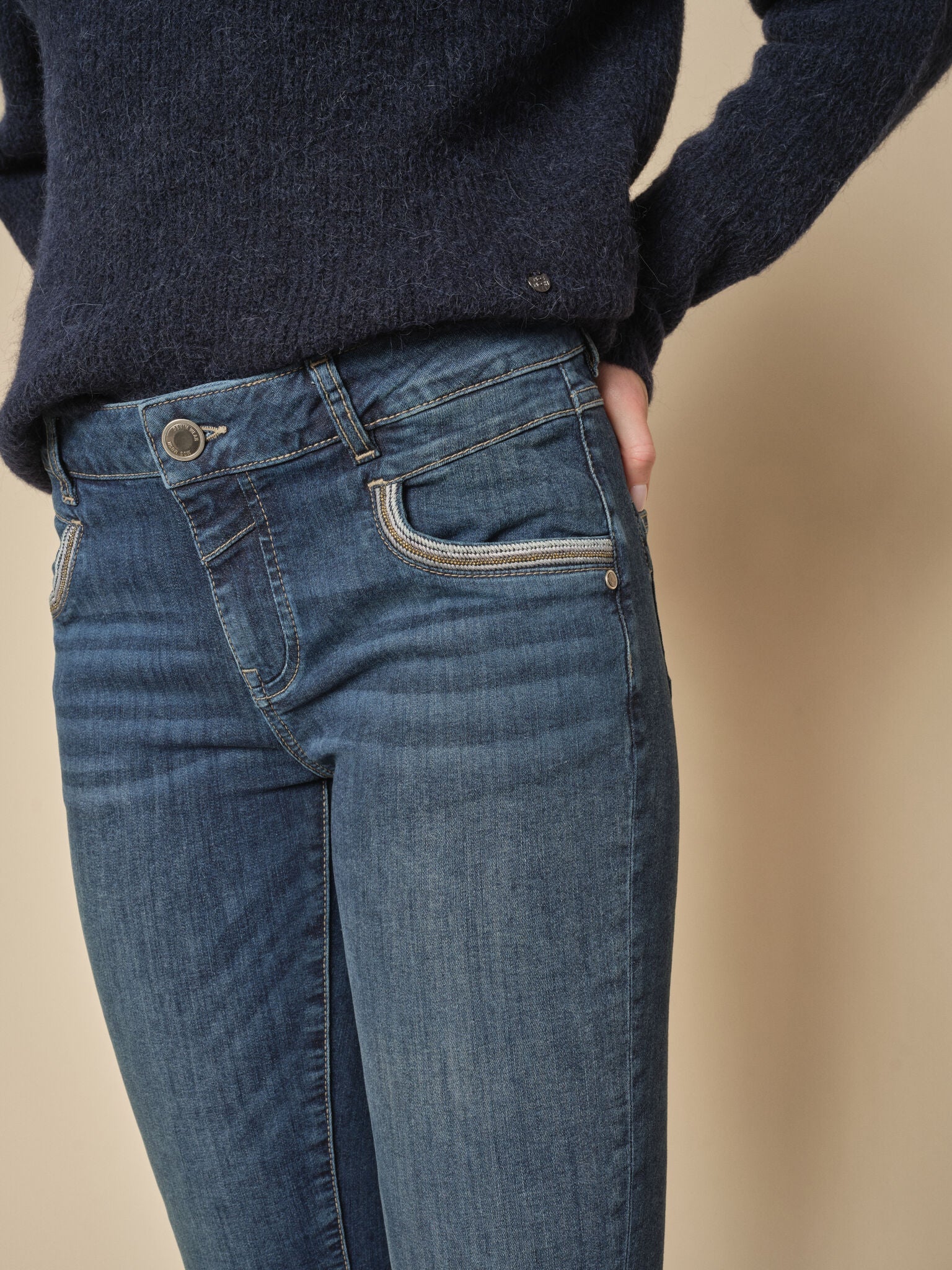 Modelshot / Blue / Detail